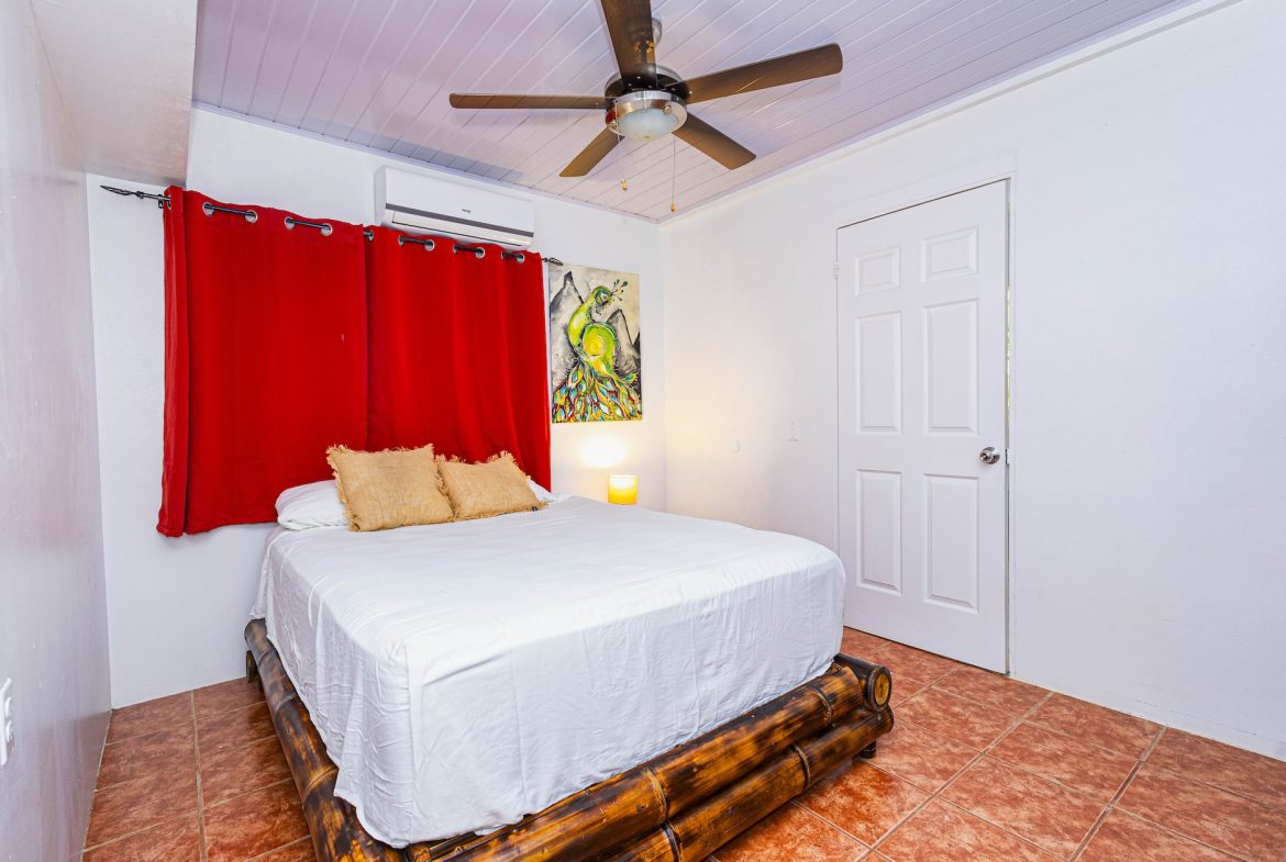 PROPERTY WITH A GUEST HOUSE AND PANORAMIC VIEWS OF THE OCEAN AND MOUNTAINS, IN LAGUNAS – 1.39 ACRES