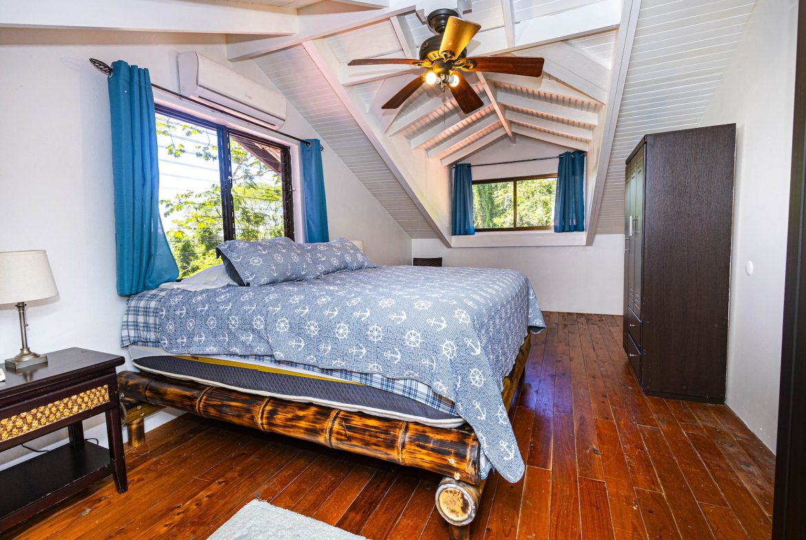 PROPERTY WITH A GUEST HOUSE AND PANORAMIC VIEWS OF THE OCEAN AND MOUNTAINS, IN LAGUNAS – 1.39 ACRES