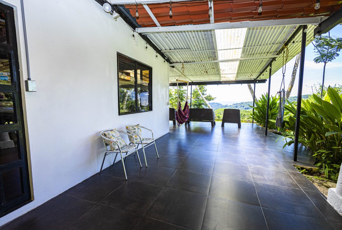PROPERTY WITH A GUEST HOUSE AND PANORAMIC VIEWS OF THE OCEAN AND MOUNTAINS, IN LAGUNAS – 1.39 ACRES