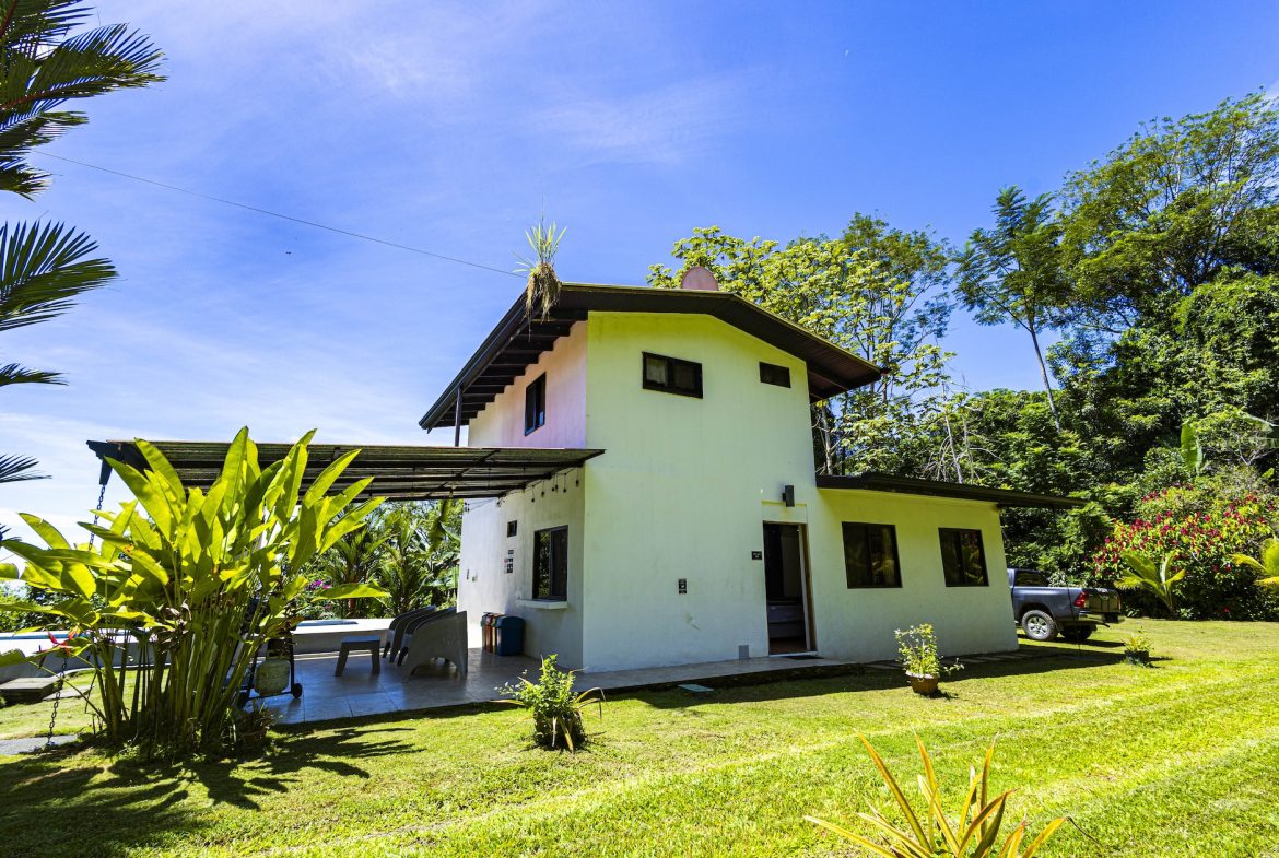 PROPERTY WITH A GUEST HOUSE AND PANORAMIC VIEWS OF THE OCEAN AND MOUNTAINS, IN LAGUNAS – 1.39 ACRES