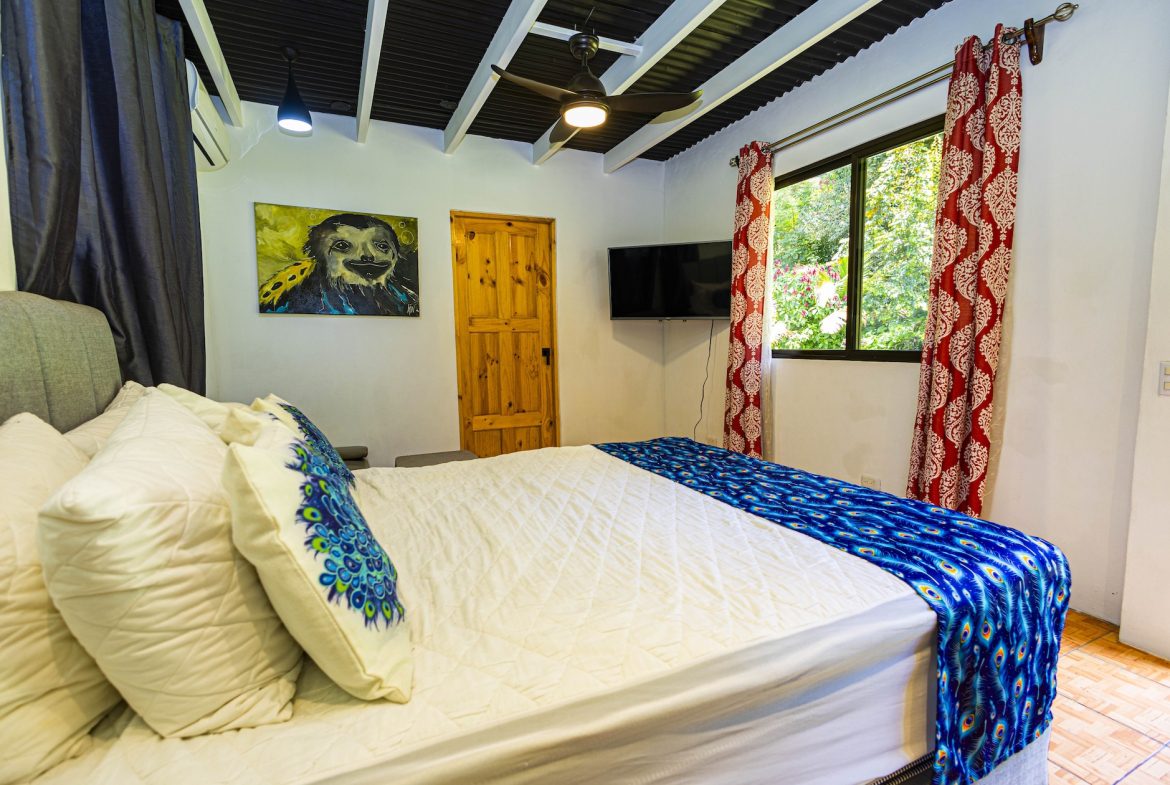 PROPERTY WITH A GUEST HOUSE AND PANORAMIC VIEWS OF THE OCEAN AND MOUNTAINS, IN LAGUNAS – 1.39 ACRES