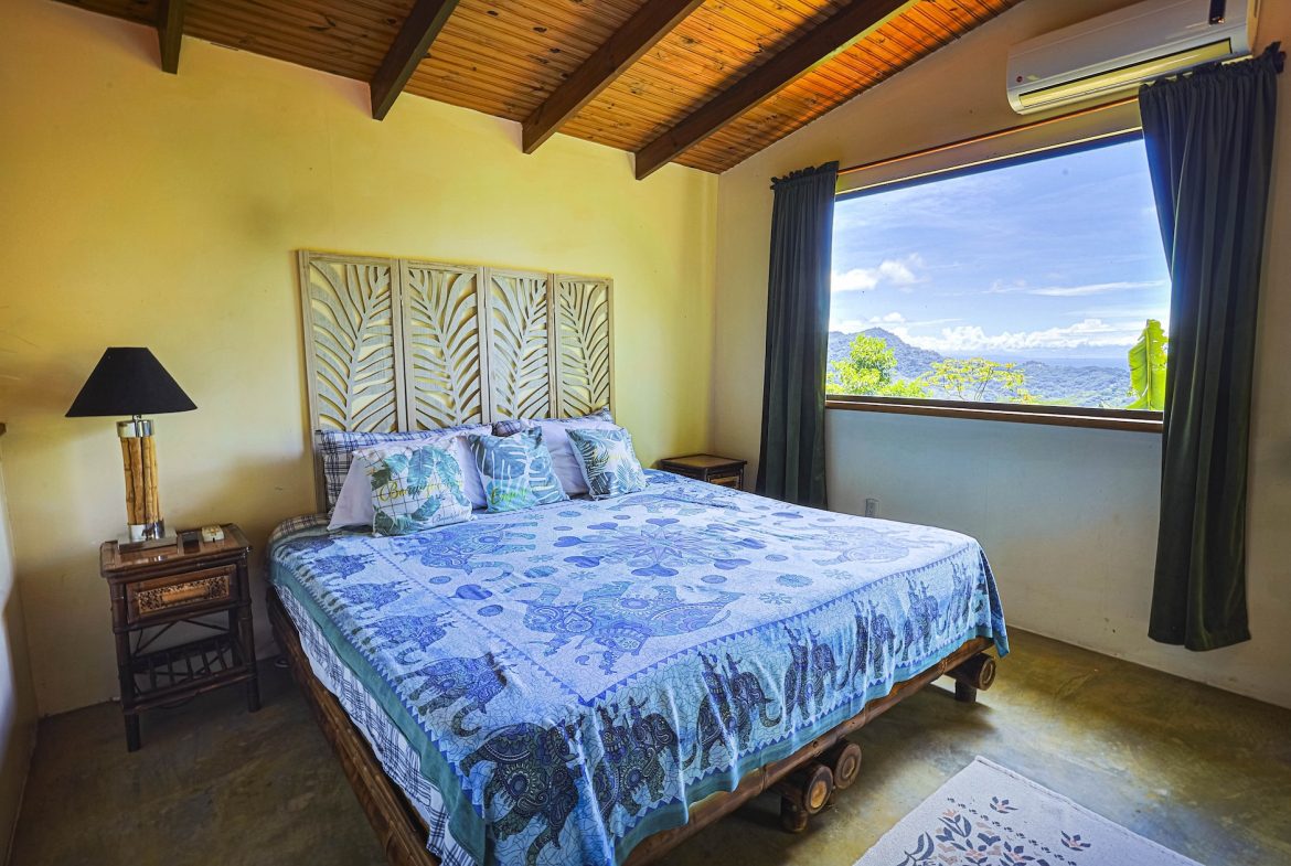PROPERTY WITH A GUEST HOUSE AND PANORAMIC VIEWS OF THE OCEAN AND MOUNTAINS, IN LAGUNAS – 1.39 ACRES