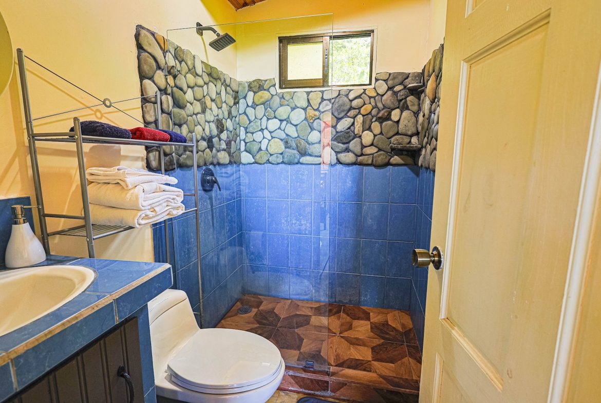 PROPERTY WITH A GUEST HOUSE AND PANORAMIC VIEWS OF THE OCEAN AND MOUNTAINS, IN LAGUNAS – 1.39 ACRES