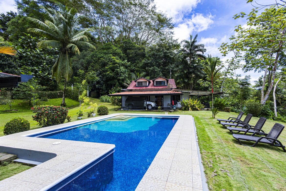 PROPERTY WITH A GUEST HOUSE AND PANORAMIC VIEWS OF THE OCEAN AND MOUNTAINS, IN LAGUNAS – 1.39 ACRES