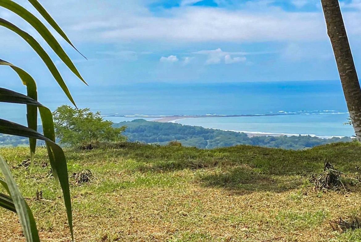 BUILDING PROPERTY WITH PANORAMIC VIEWS OF THE OCEAN AND VALLEY, IN UVITA – 1.4 ACRES
