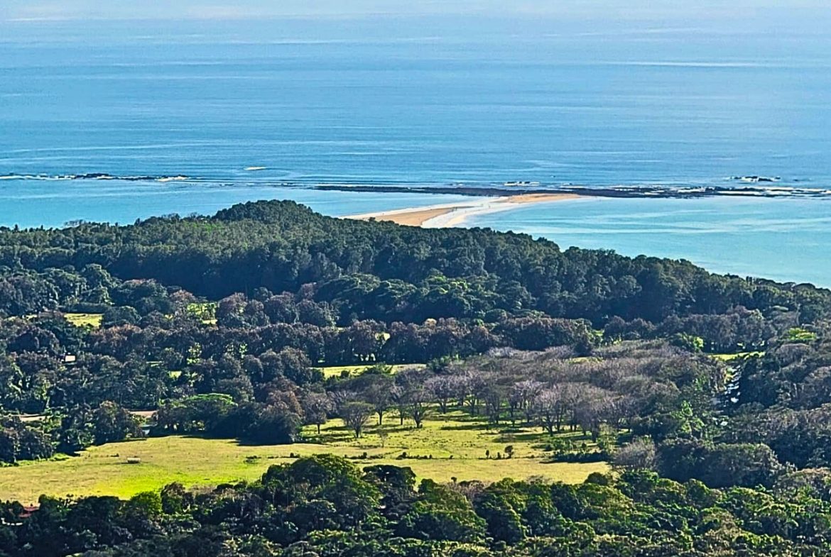 BUILDING PROPERTY WITH PANORAMIC VIEWS OF THE OCEAN AND VALLEY, IN UVITA – 1.4 ACRES