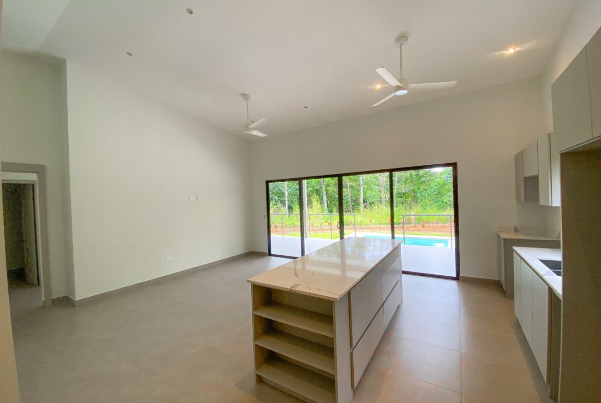 PROPERTY WITH THREE BEDROOM, AND PANORAMIC VIEWS, IN OJOCHAL – 2.5 ACRES