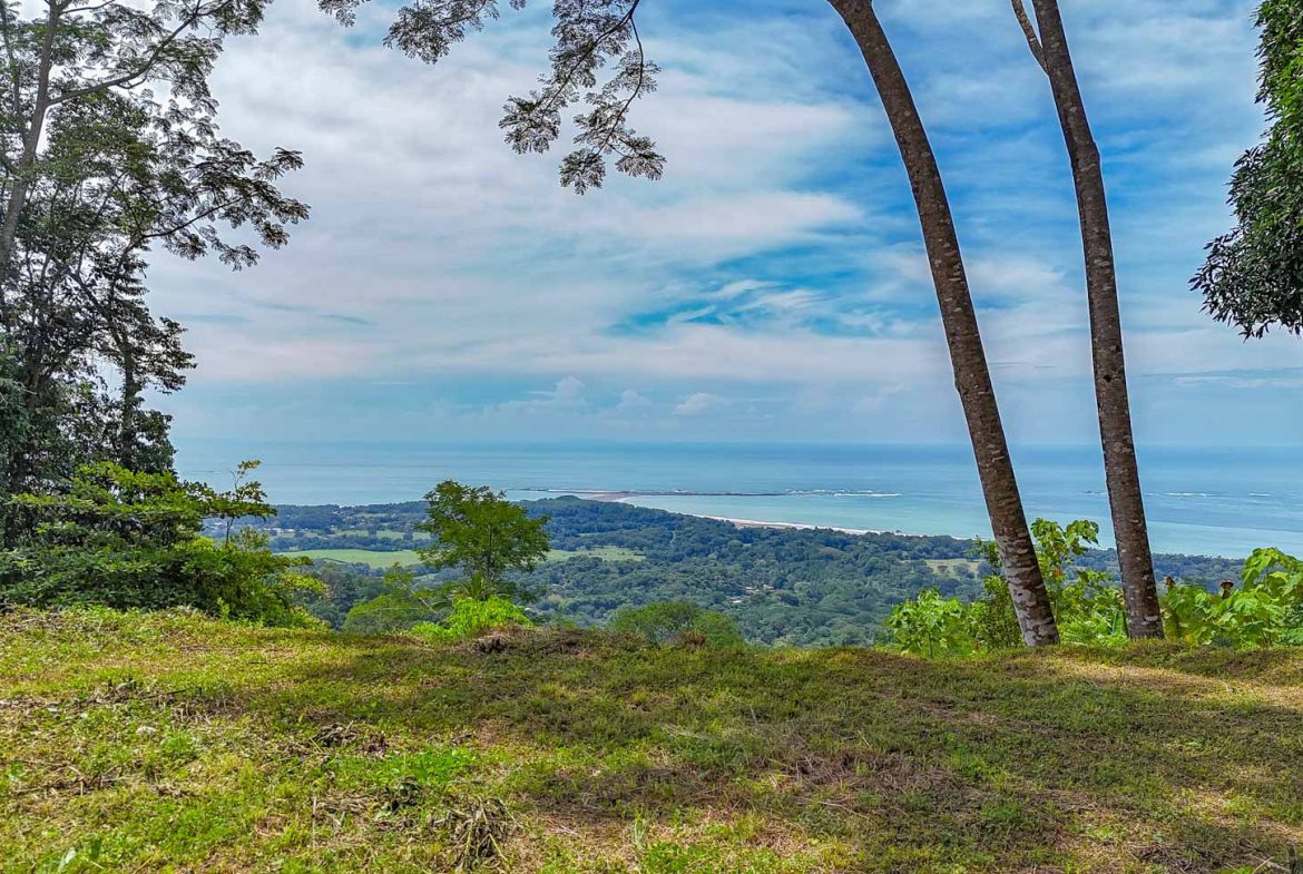 BUILDING PROPERTY WITH PANORAMIC VIEWS OF THE OCEAN AND VALLEY, IN UVITA – 1.4 ACRES