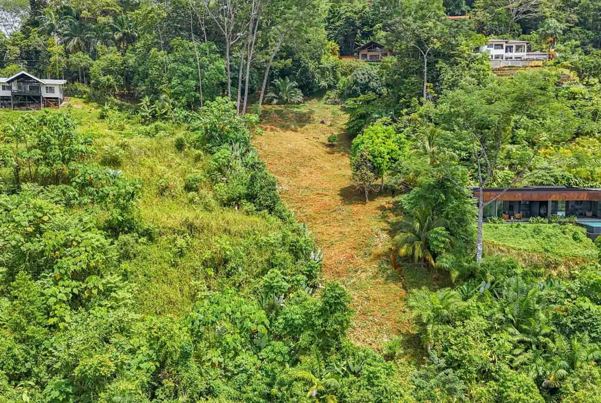 BUILDING PROPERTY WITH PANORAMIC VIEWS OF THE OCEAN AND VALLEY, IN UVITA – 1.4 ACRES