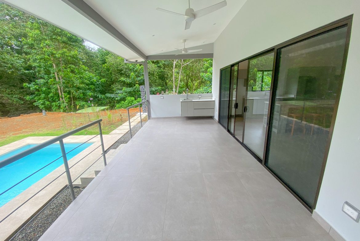 PROPERTY WITH THREE BEDROOM, AND PANORAMIC VIEWS, IN OJOCHAL – 2.5 ACRES