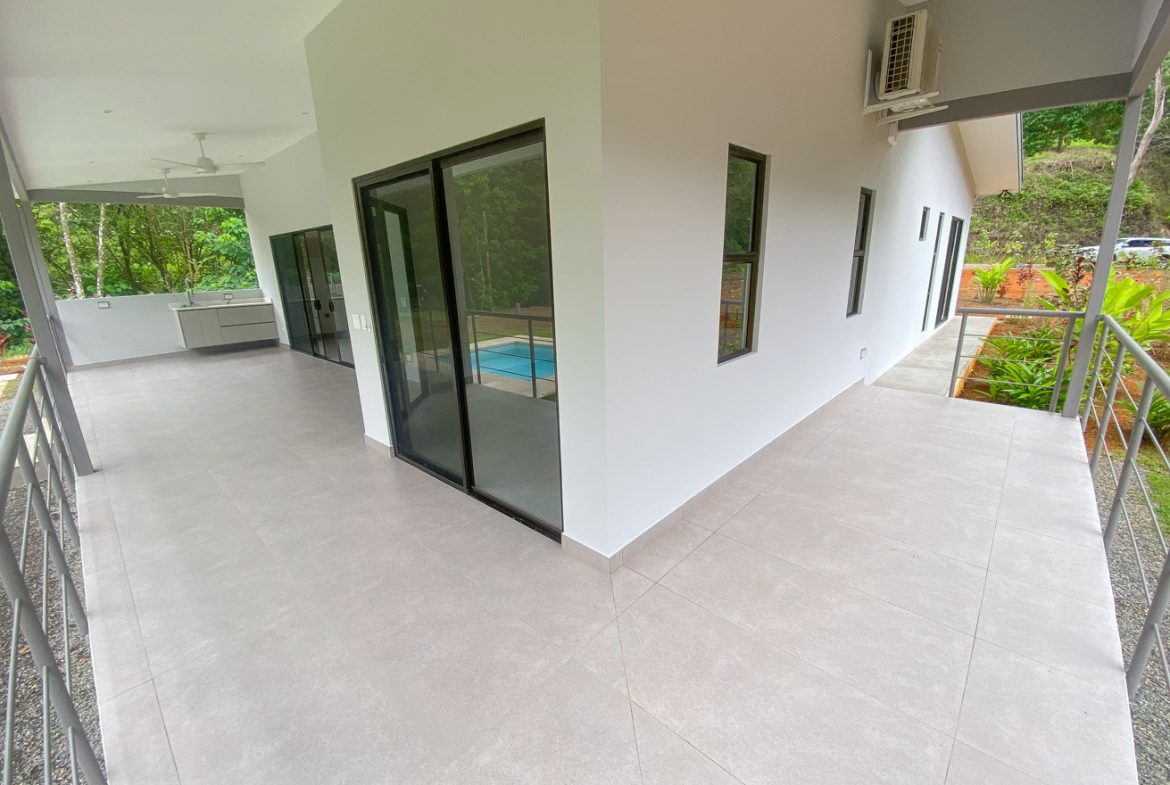PROPERTY WITH THREE BEDROOM, AND PANORAMIC VIEWS, IN OJOCHAL – 2.5 ACRES
