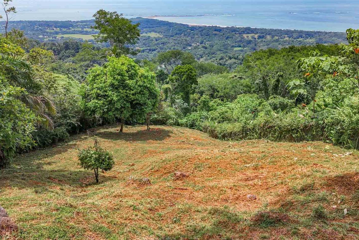BUILDING PROPERTY WITH PANORAMIC VIEWS OF THE OCEAN AND VALLEY, IN UVITA – 1.4 ACRES