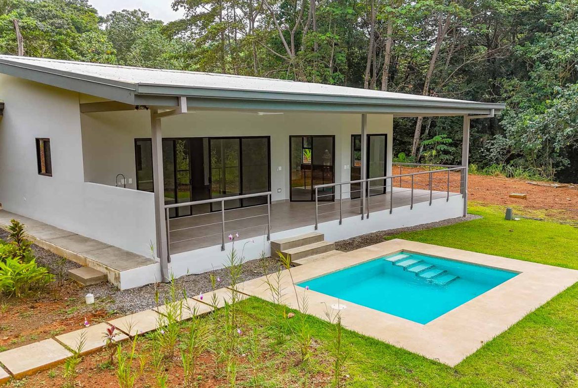 PROPERTY WITH THREE BEDROOM, AND PANORAMIC VIEWS, IN OJOCHAL – 2.5 ACRES