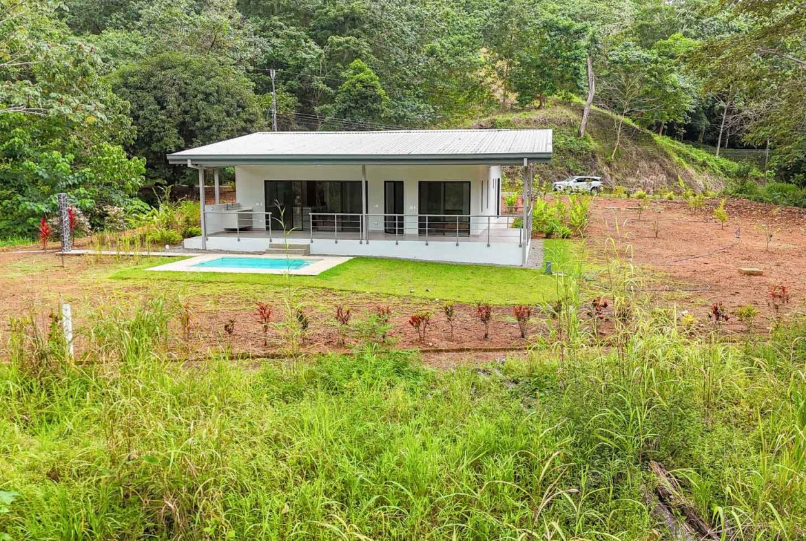PROPERTY WITH THREE BEDROOM, AND PANORAMIC VIEWS, IN OJOCHAL – 2.5 ACRES
