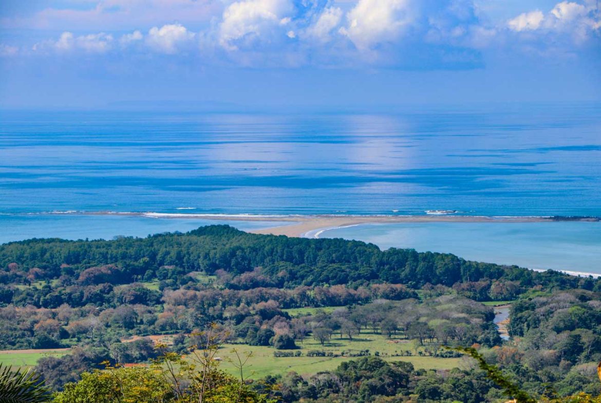 BUILDING PROPERTY WITH PANORAMIC VIEWS OF THE OCEAN AND VALLEY, IN UVITA – 1.4 ACRES