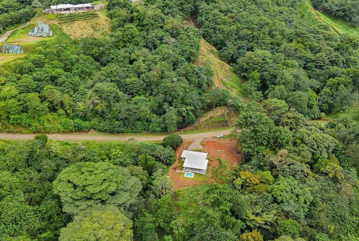 PROPERTY WITH THREE BEDROOM, AND PANORAMIC VIEWS, IN OJOCHAL – 2.5 ACRES