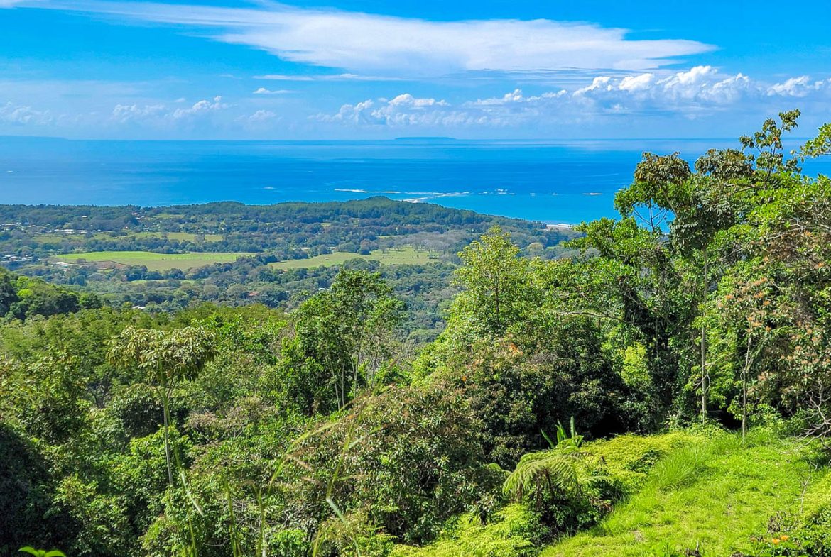 BUILDING PROPERTY WITH PANORAMIC VIEWS OF THE OCEAN AND VALLEY, IN UVITA – 1.4 ACRES