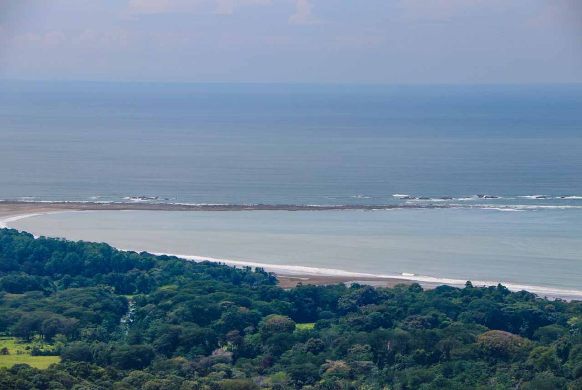 BUILDING PROPERTY WITH PANORAMIC VIEWS OF THE OCEAN AND VALLEY, IN UVITA – 1.4 ACRES