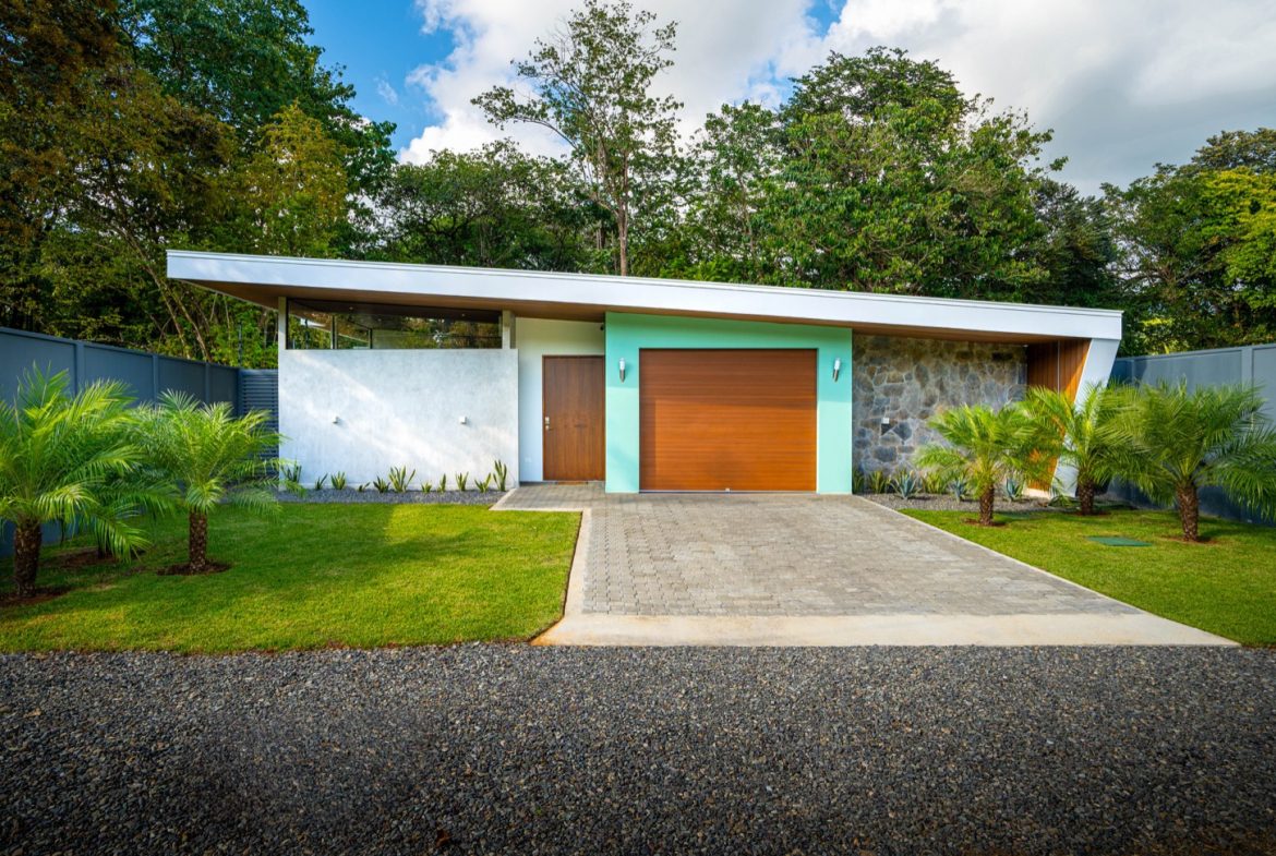 BEAUTIFUL PROPERTY WITH TWO BEDROOM, NEAR THE BEACH, IN COLONIA – 0.15 ACRES, Uvita, Costa Rica — photo 2