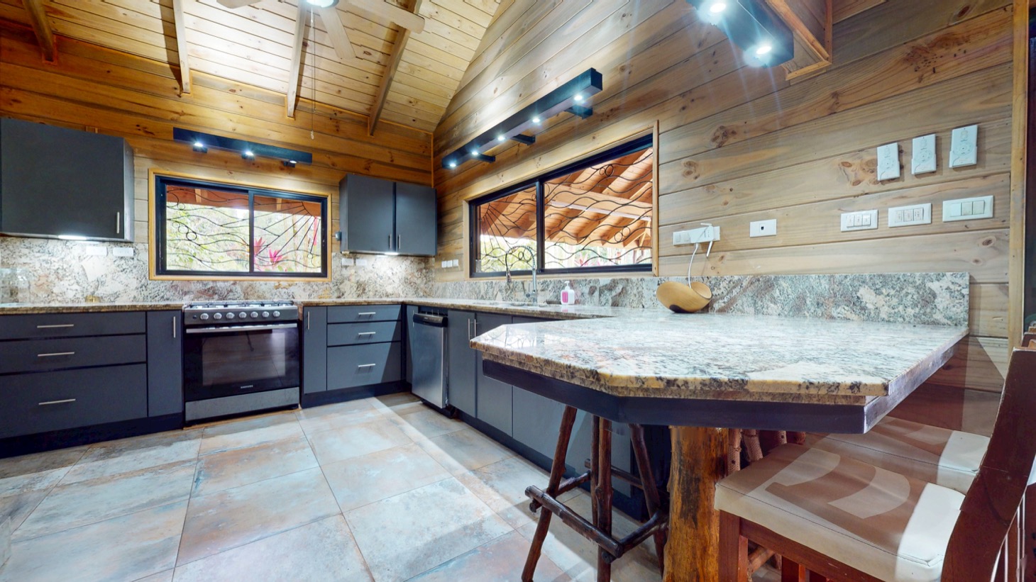 House for sale in Ojochal Costa Rica