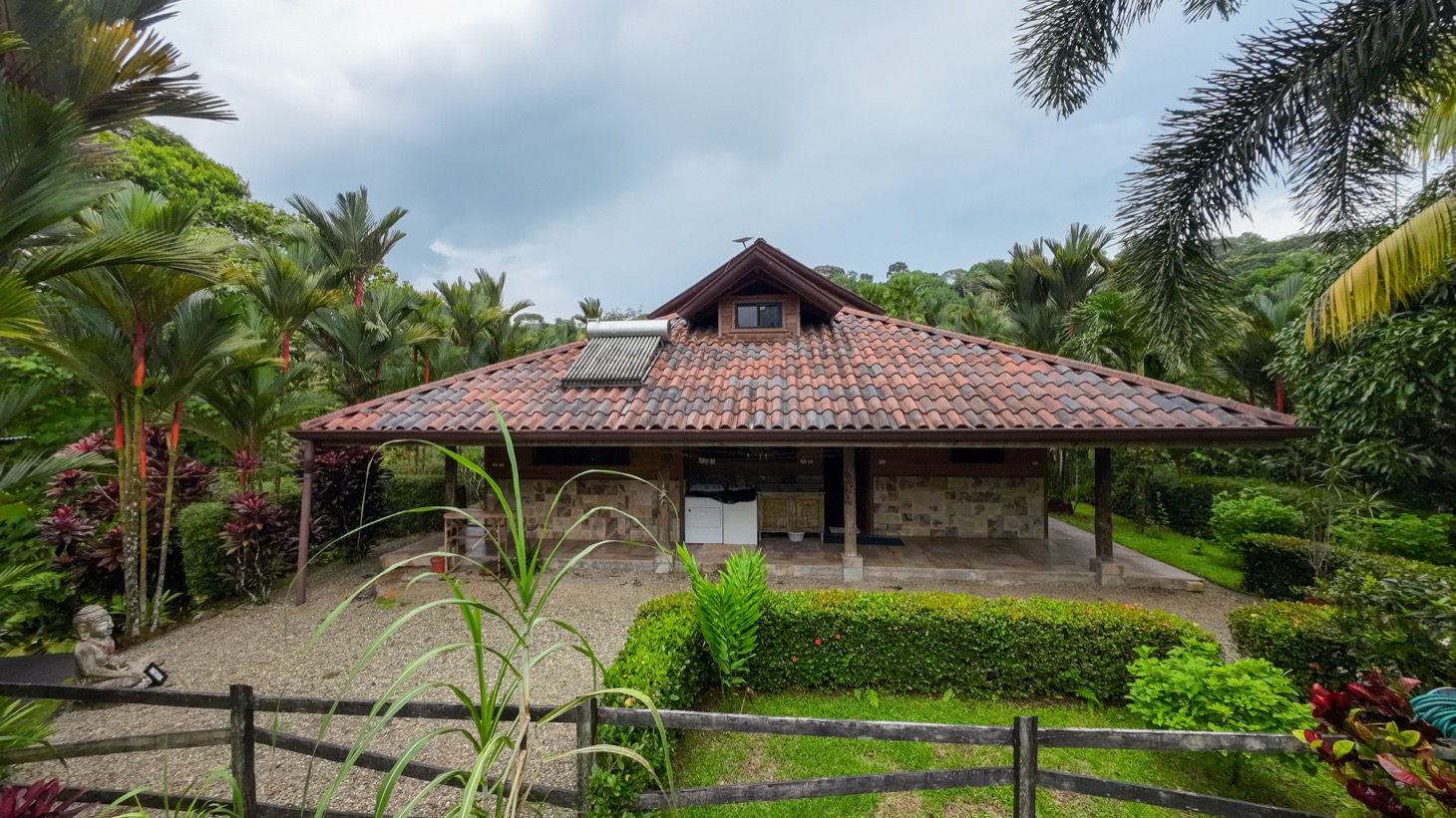 House for sale in Ojochal Costa Rica