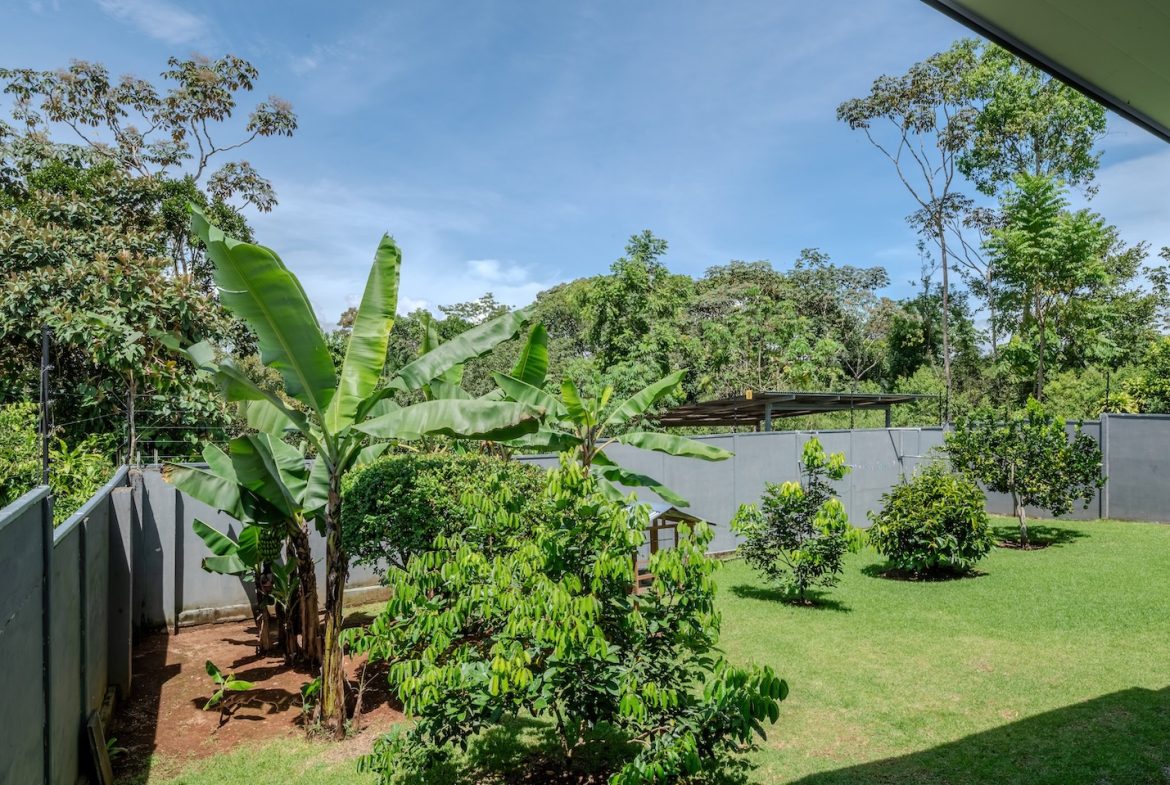 PROPERTY WITH THREE BEDROOM AND GARDEN WITH FRUIT TREES, IN PEÑAS BLANCAS – 0.19 ACRES