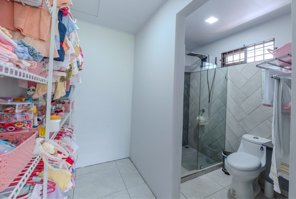 PROPERTY WITH THREE BEDROOM AND GARDEN WITH FRUIT TREES, IN PEÑAS BLANCAS – 0.19 ACRES