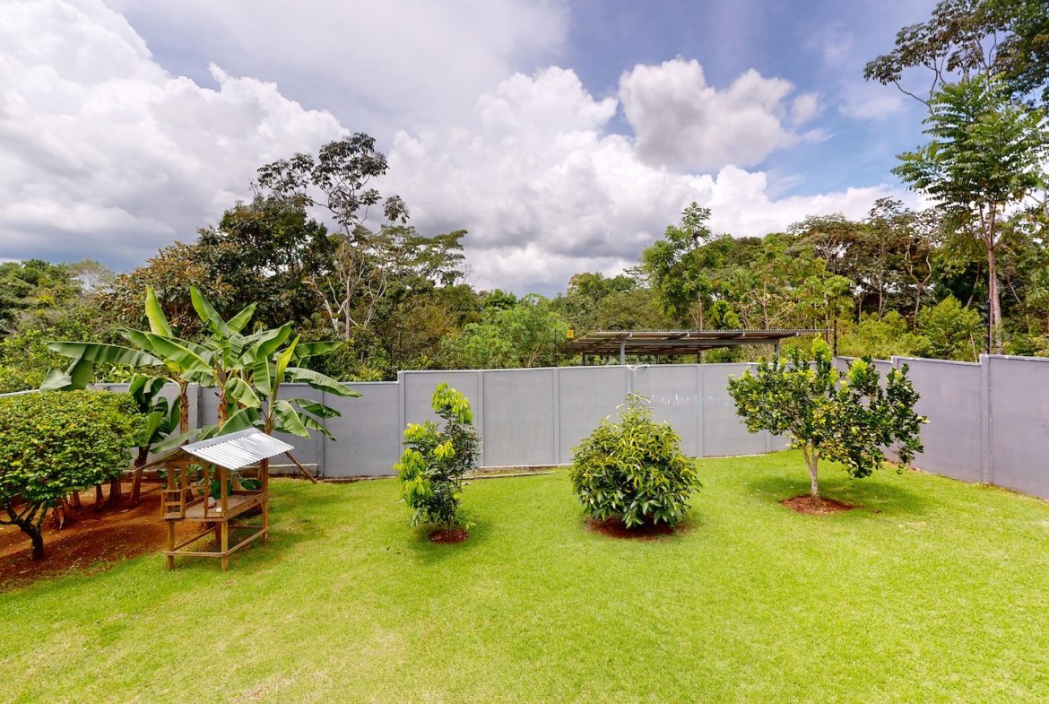 PROPERTY WITH THREE BEDROOM AND GARDEN WITH FRUIT TREES, IN PEÑAS BLANCAS – 0.19 ACRES
