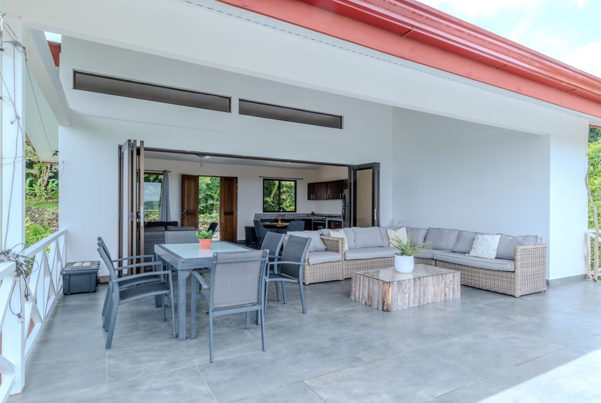PROPERTY WITH TWO BEDROOM AND PANORAMIC MOUNTAINS VIEWS CASA BLANCA, IN PLATANILLO – 0.99 ACRES