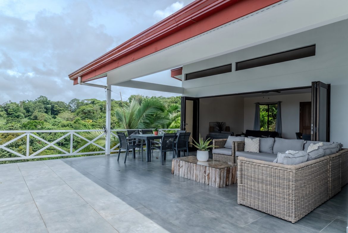 PROPERTY WITH TWO BEDROOM AND PANORAMIC MOUNTAINS VIEWS CASA BLANCA, IN PLATANILLO – 0.99 ACRES