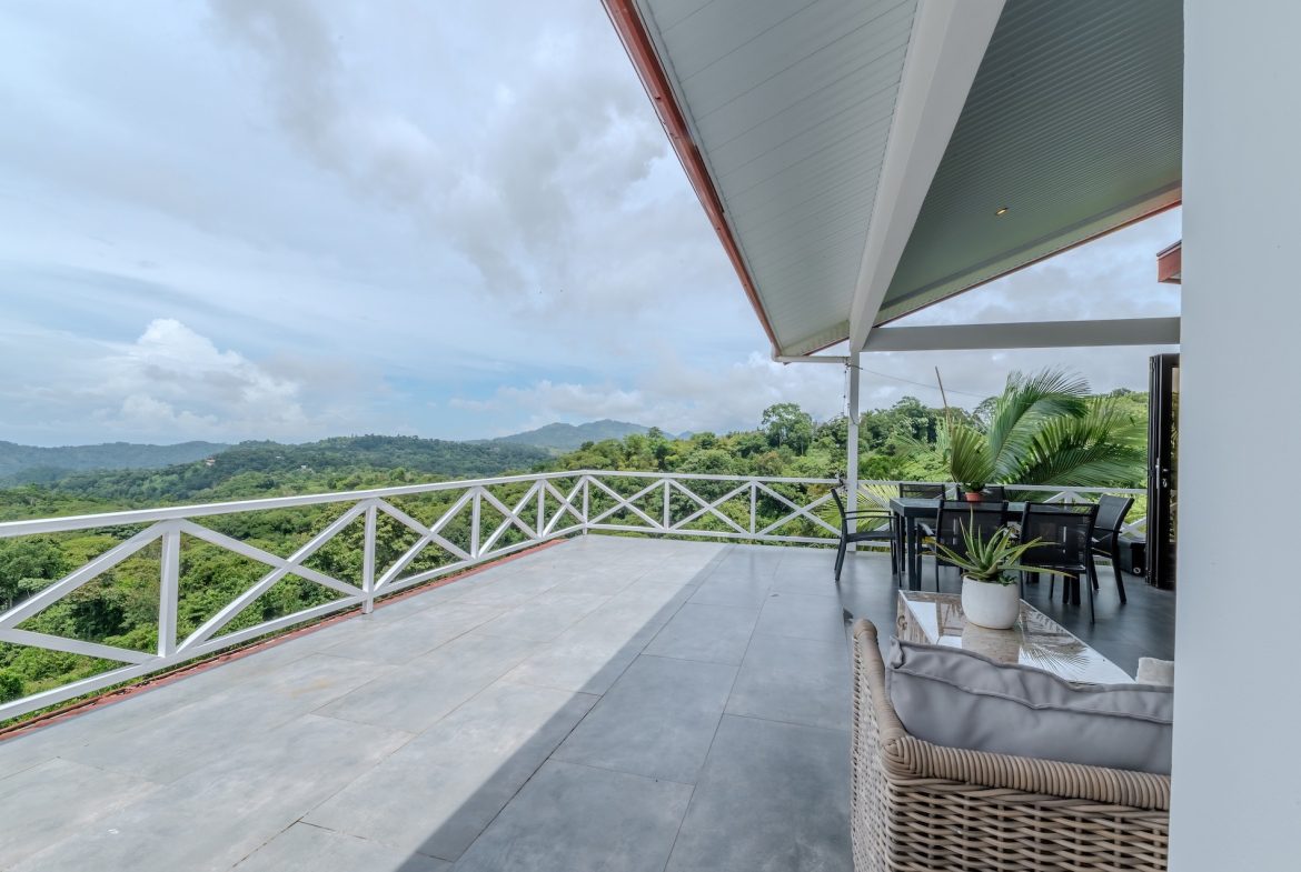 PROPERTY WITH TWO BEDROOM AND PANORAMIC MOUNTAINS VIEWS CASA BLANCA, IN PLATANILLO – 0.99 ACRES