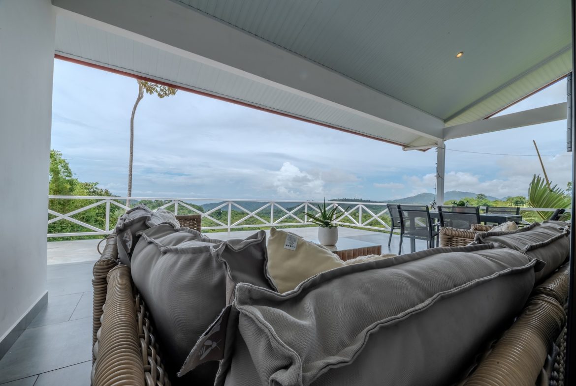 PROPERTY WITH TWO BEDROOM AND PANORAMIC MOUNTAINS VIEWS CASA BLANCA, IN PLATANILLO – 0.99 ACRES