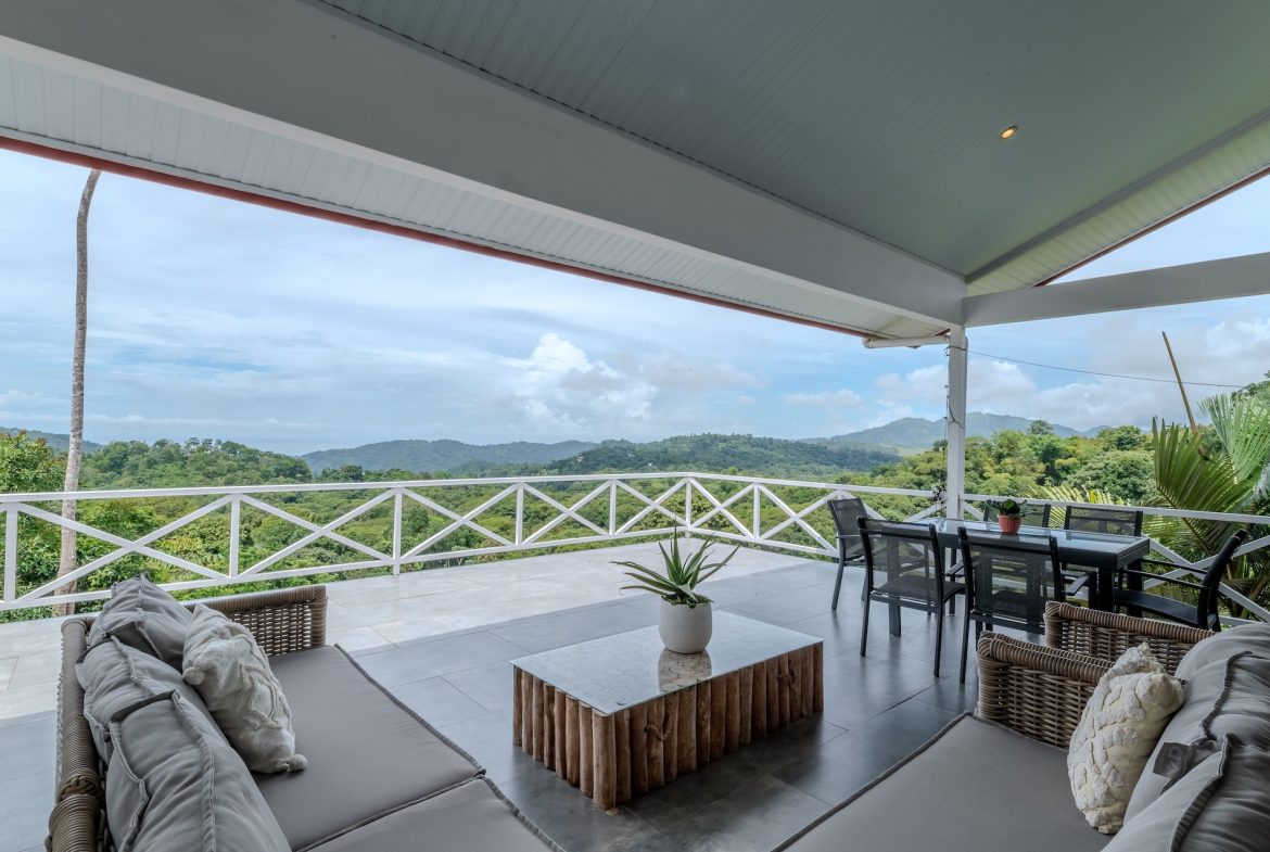PROPERTY WITH TWO BEDROOM AND PANORAMIC MOUNTAINS VIEWS CASA BLANCA, IN PLATANILLO – 0.99 ACRES