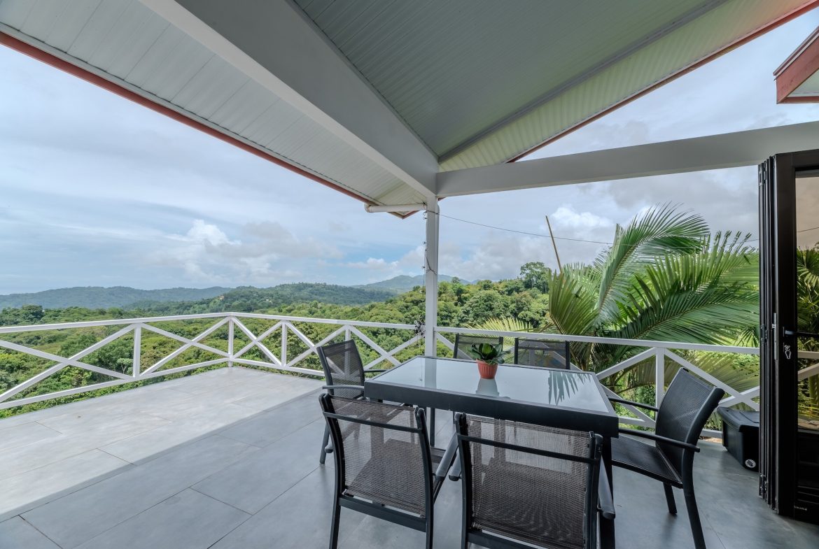 PROPERTY WITH TWO BEDROOM AND PANORAMIC MOUNTAINS VIEWS CASA BLANCA, IN PLATANILLO – 0.99 ACRES