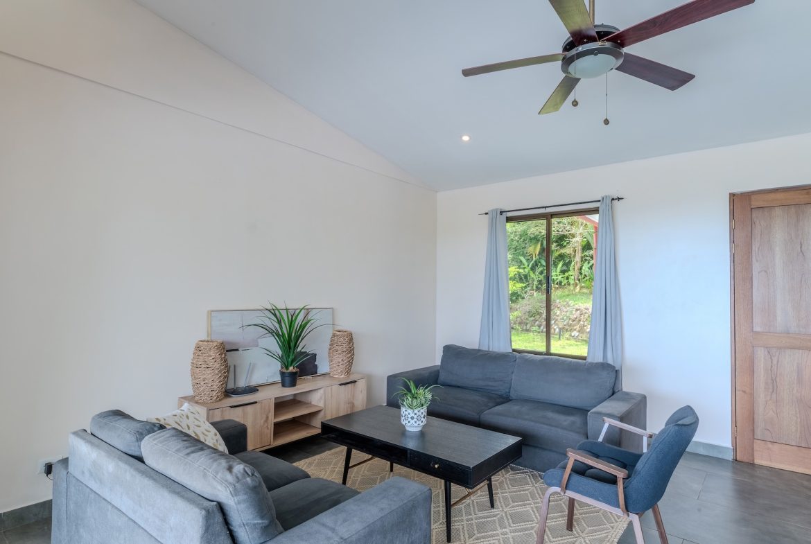 PROPERTY WITH TWO BEDROOM AND PANORAMIC MOUNTAINS VIEWS CASA BLANCA, IN PLATANILLO – 0.99 ACRES