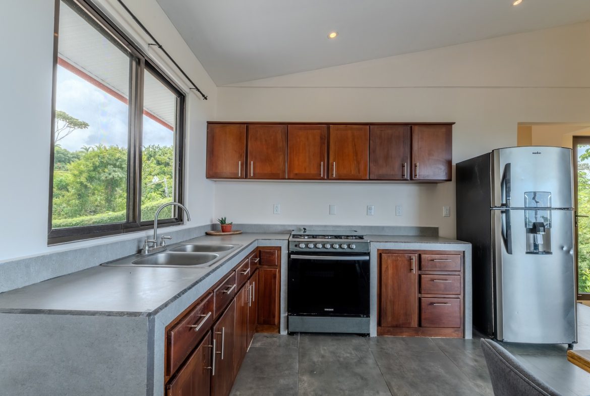 PROPERTY WITH TWO BEDROOM AND PANORAMIC MOUNTAINS VIEWS CASA BLANCA, IN PLATANILLO – 0.99 ACRES