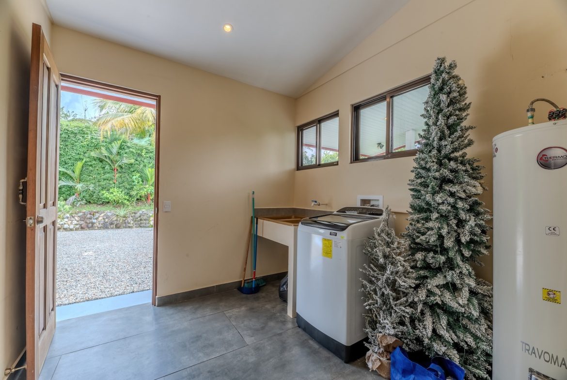 PROPERTY WITH TWO BEDROOM AND PANORAMIC MOUNTAINS VIEWS CASA BLANCA, IN PLATANILLO – 0.99 ACRES