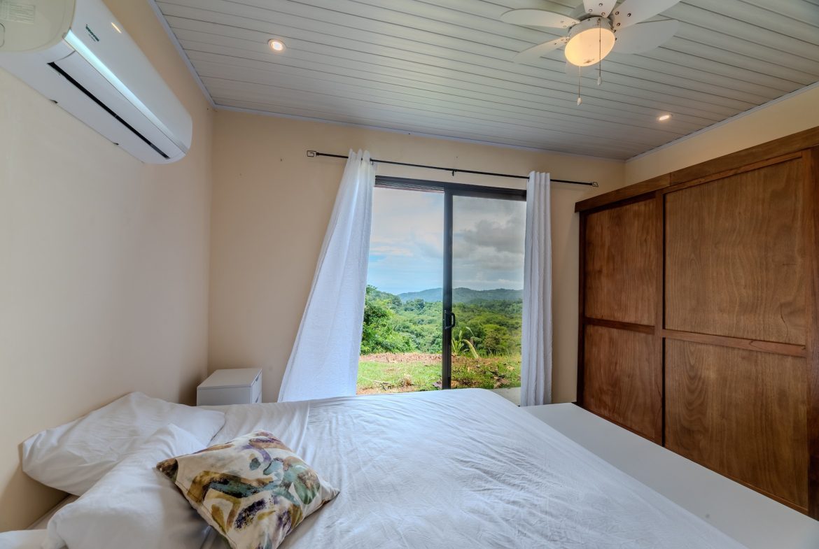 PROPERTY WITH TWO BEDROOM AND PANORAMIC MOUNTAINS VIEWS CASA BLANCA, IN PLATANILLO – 0.99 ACRES