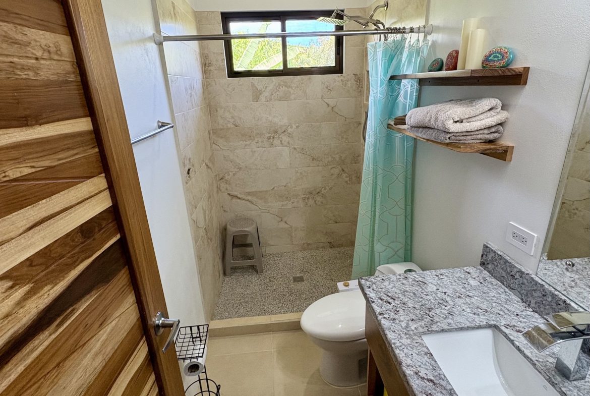 PROPERTY WITH TWO BEDROOM AND MOUNTAIN VIEWS, IN  UVITA – 0.27 ACRES