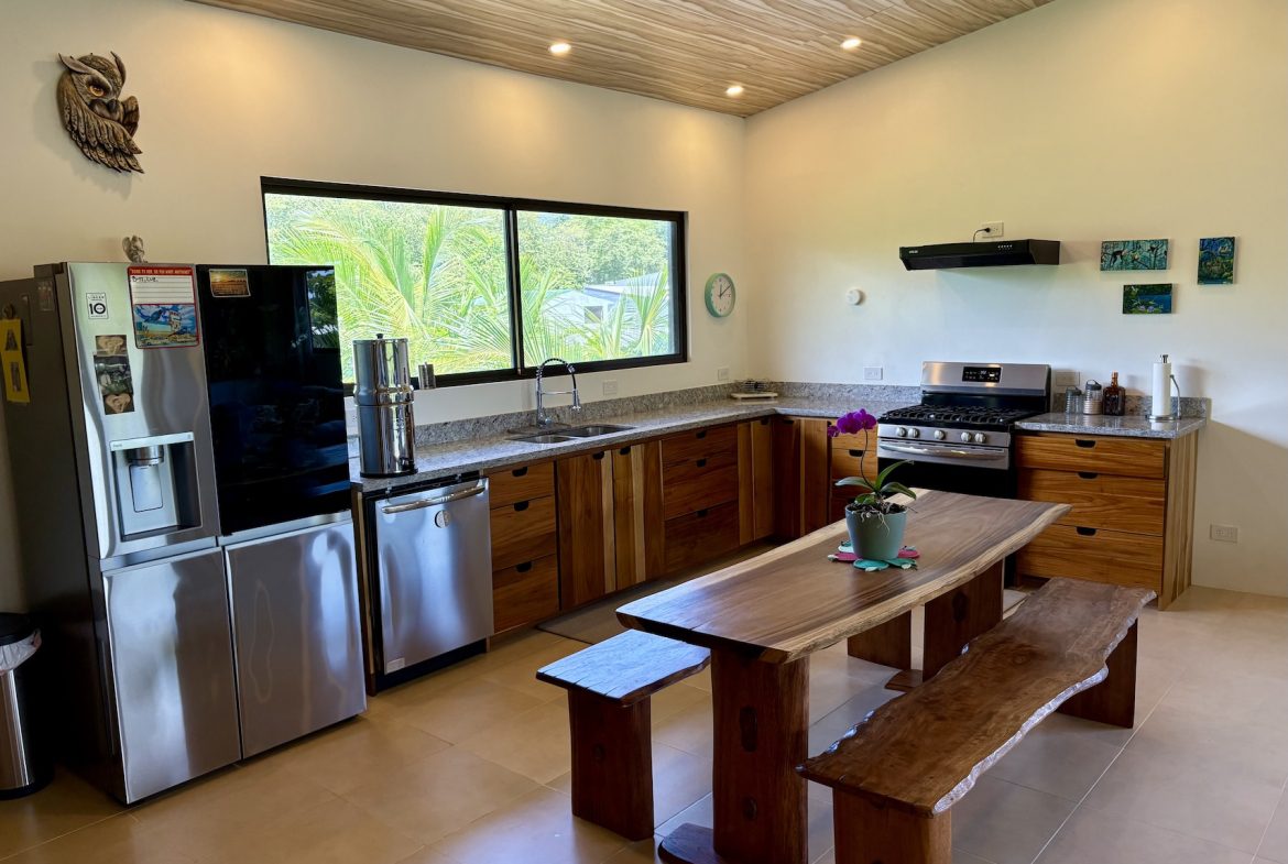 PROPERTY WITH TWO BEDROOM AND MOUNTAIN VIEWS, IN  UVITA – 0.27 ACRES