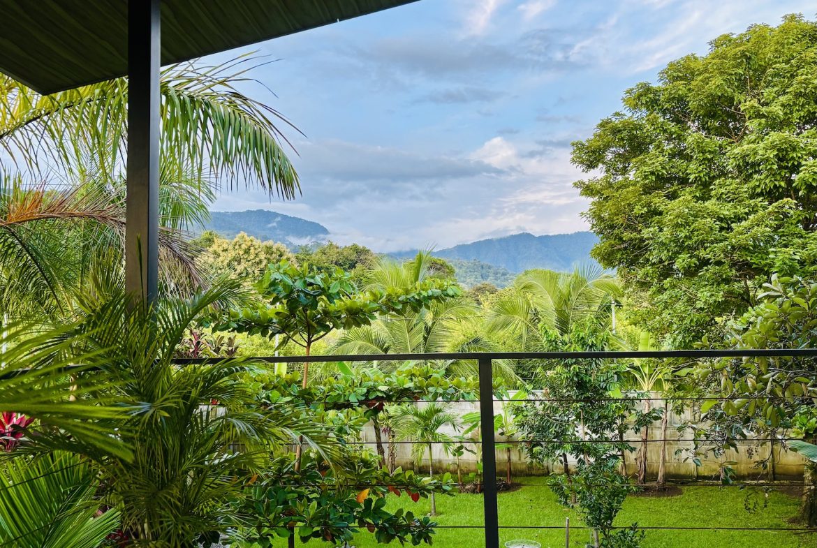 PROPERTY WITH TWO BEDROOM AND MOUNTAIN VIEWS, IN  UVITA – 0.27 ACRES
