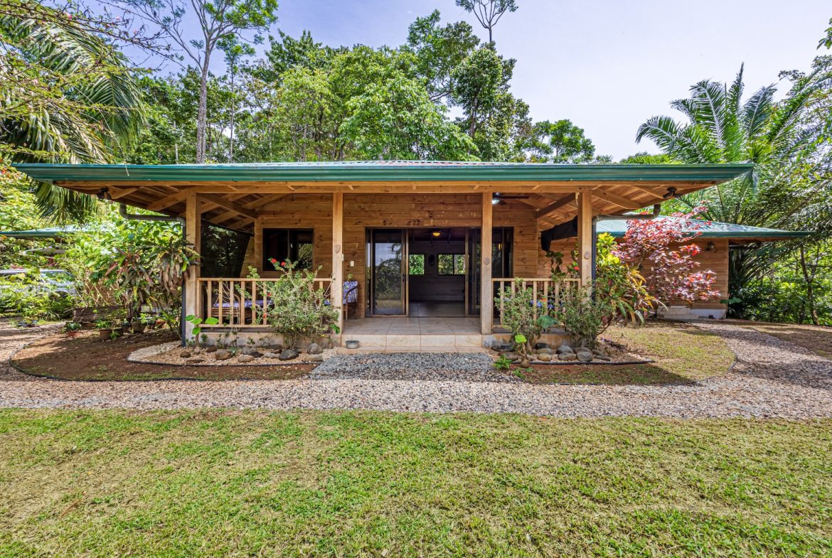 JUNGLE BOUTIQUE HOTEL WITH TWELVE BEDROOMS AND MOUNTAINS VIEWS, IN BAHIA – 7.17 ACRES