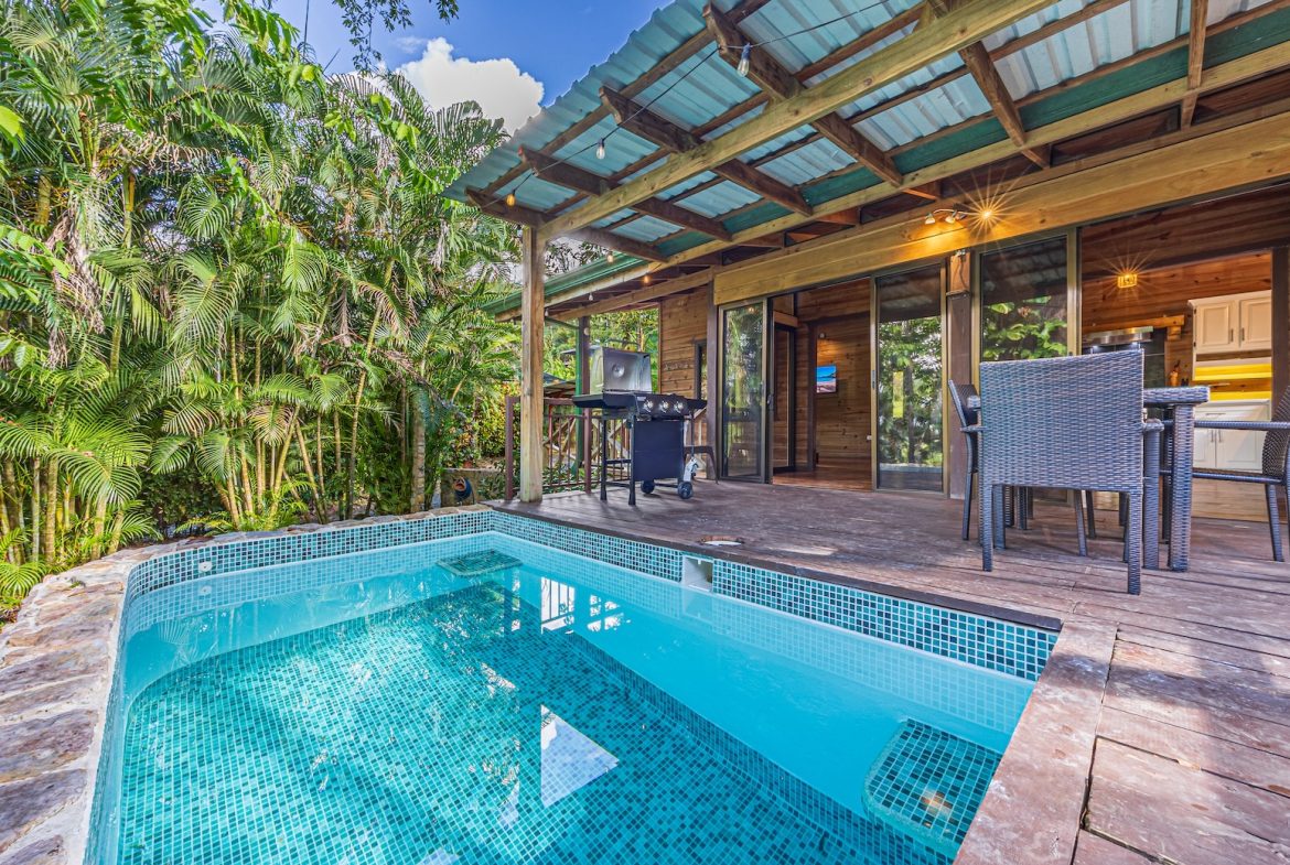 PROPERTY WITH THREE BEDROOM AND GUEST HOUSE, IN HATILLO – 0.96 ACRES