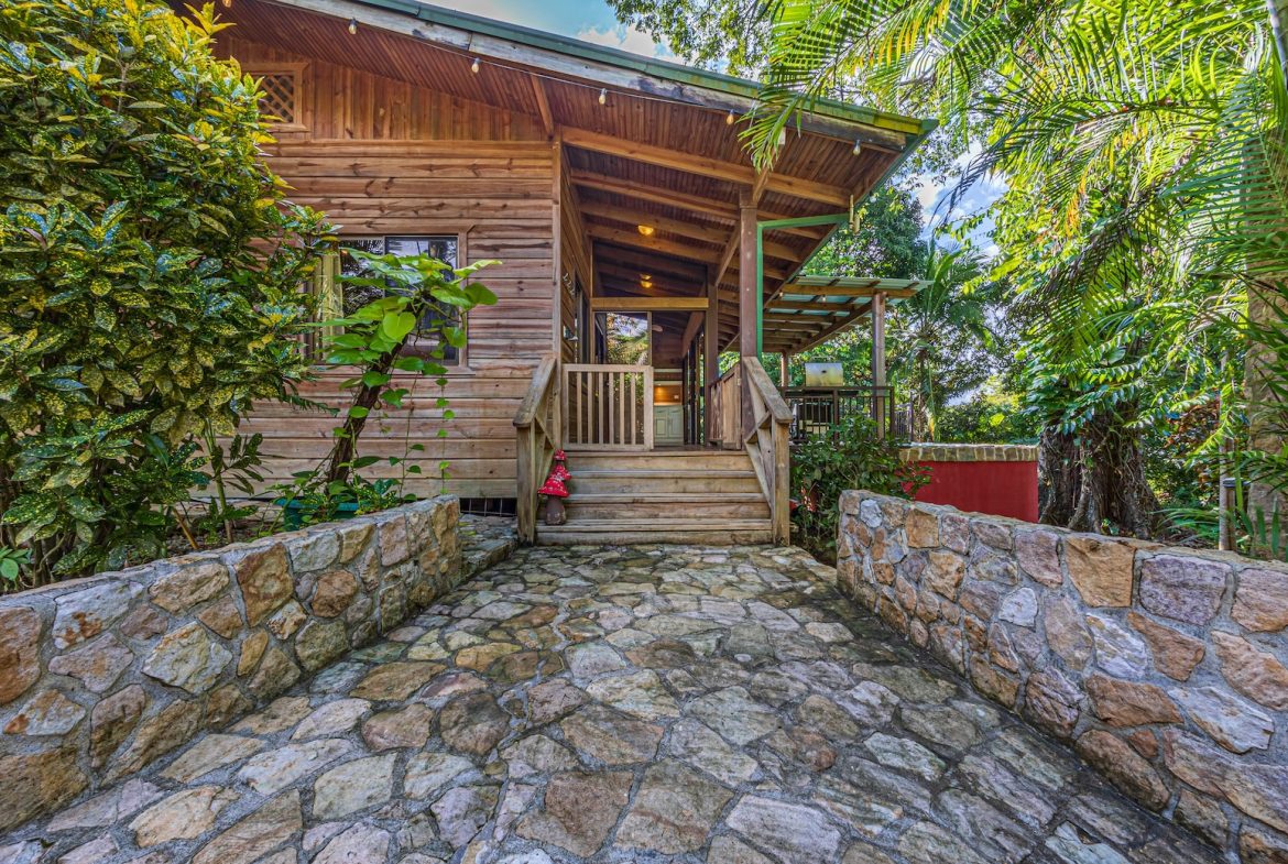 PROPERTY WITH THREE BEDROOM AND GUEST HOUSE, IN HATILLO – 0.96 ACRES, Uvita, Costa Rica — photo 3
