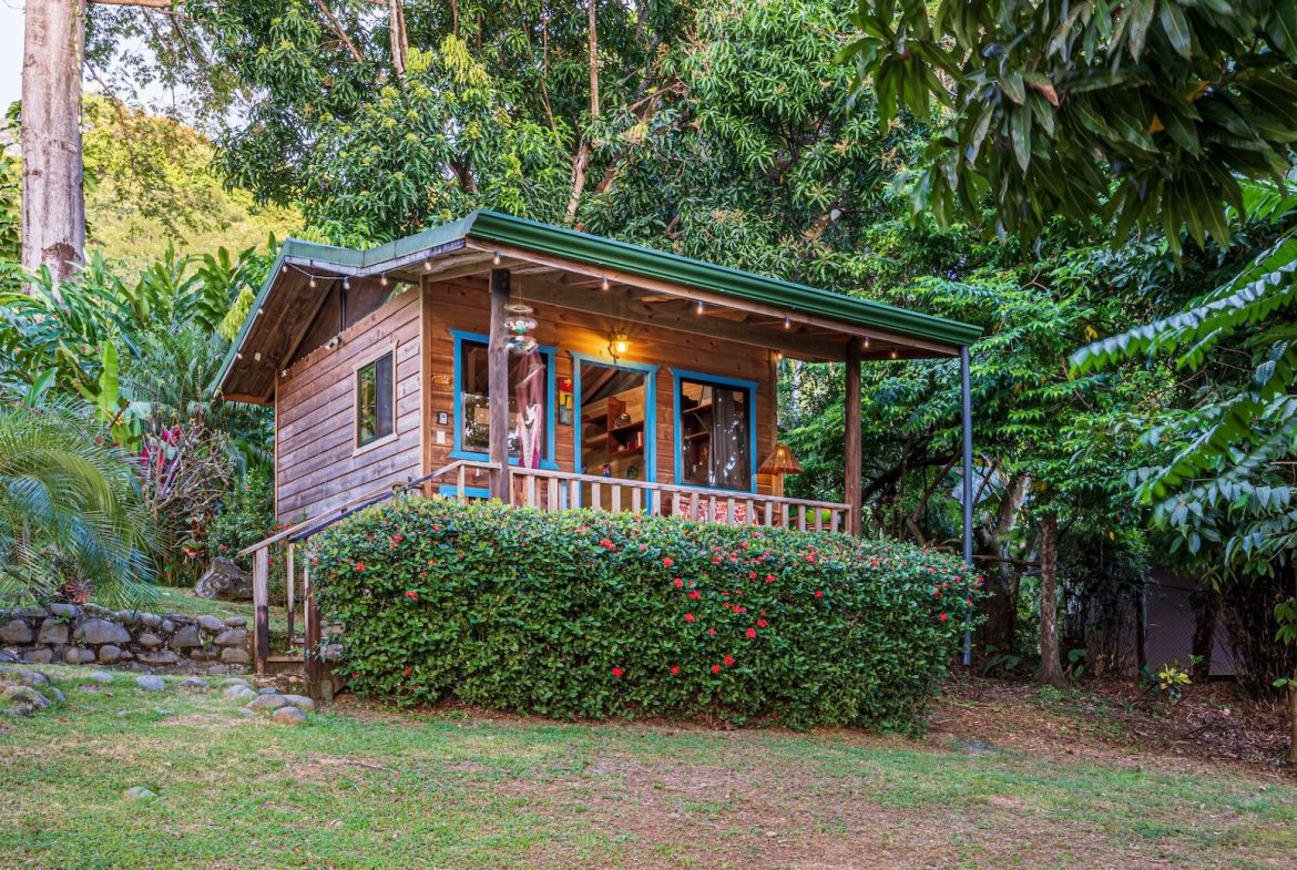 PROPERTY WITH THREE BEDROOM AND GUEST HOUSE, IN HATILLO – 0.96 ACRES