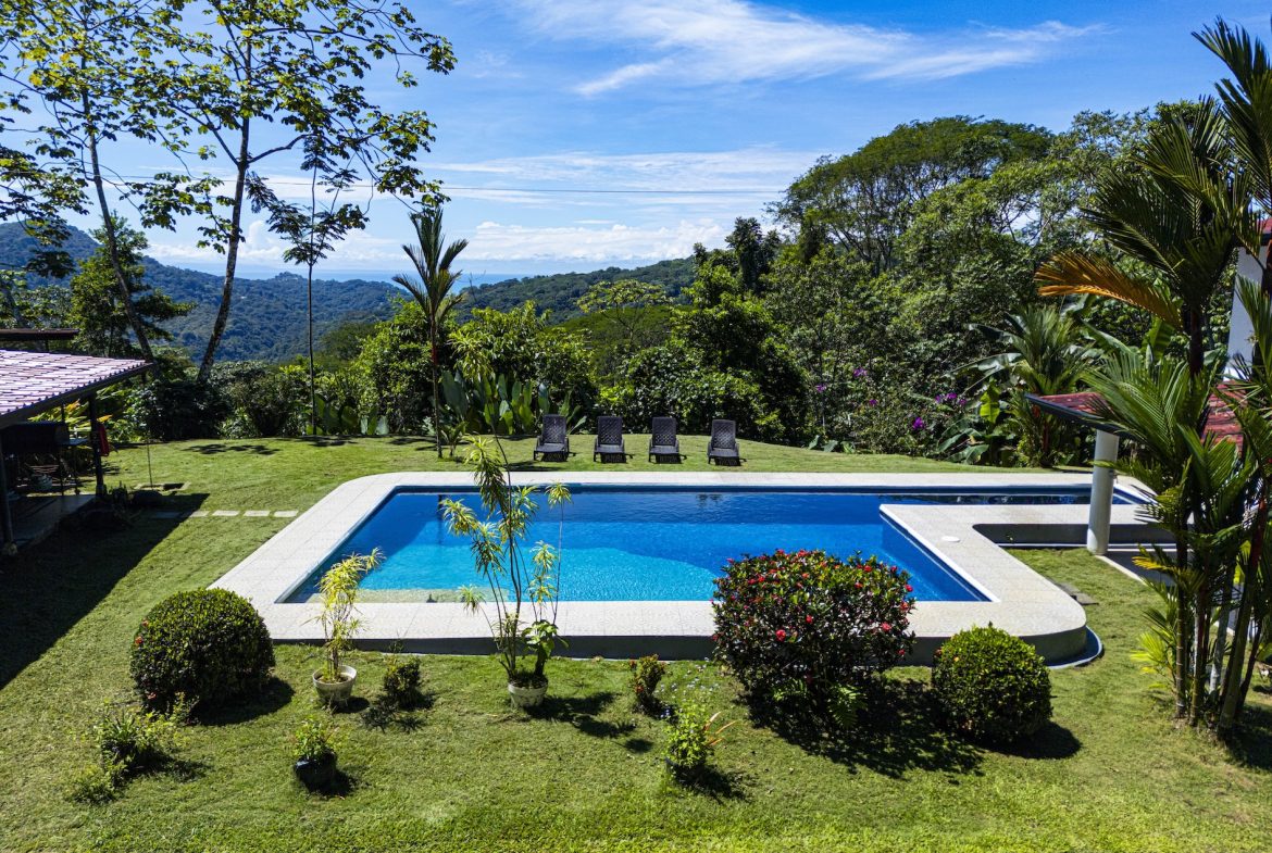 PROPERTY WITH A GUEST HOUSE AND PANORAMIC VIEWS OF THE OCEAN AND MOUNTAINS, IN LAGUNAS – 1.39 ACRES
