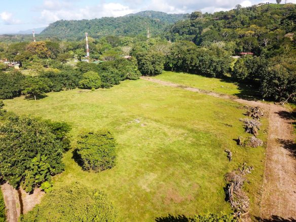 BUILDING PROPERTY IN A STEPS OF DOMINICAL BEACH, IN DOMINICAL – 3.8 ACRES, Dominical, Costa Rica — photo 2