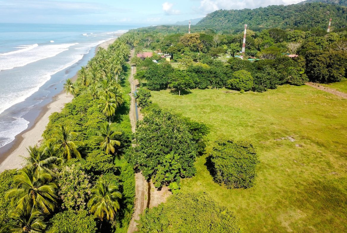 BUILDING PROPERTY IN A STEPS OF DOMINICAL BEACH, IN DOMINICAL – 3.8 ACRES