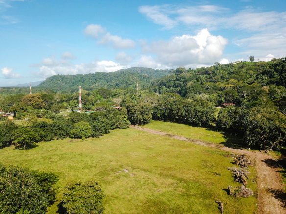 BUILDING PROPERTY IN A STEPS OF DOMINICAL BEACH, IN DOMINICAL – 3.8 ACRES, Dominical, Costa Rica — photo 1