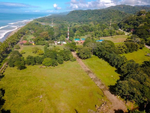 BUILDING PROPERTY IN A STEPS OF DOMINICAL BEACH, IN DOMINICAL – 3.8 ACRES, Dominical, Costa Rica — photo 3